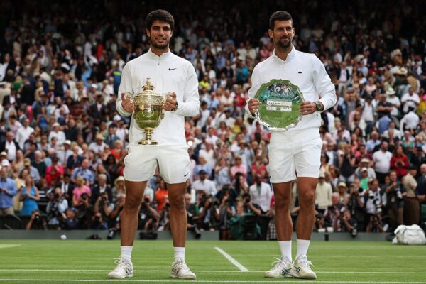 Carlos Alcaraz vence a Djokovic en cinco sets y gana su primer título de Wimbledon