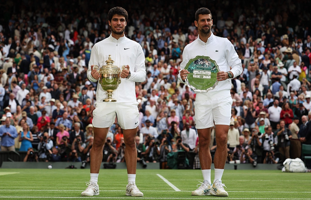 Carlos Alcaraz vence a Djokovic en cinco sets y gana su primer título de Wimbledon