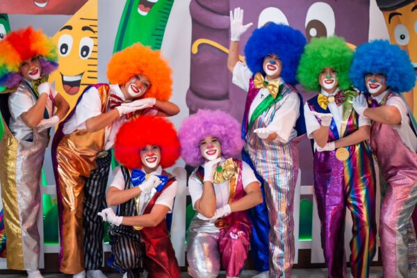 “La felicidad” viene de la mano del Club de las Payasitas