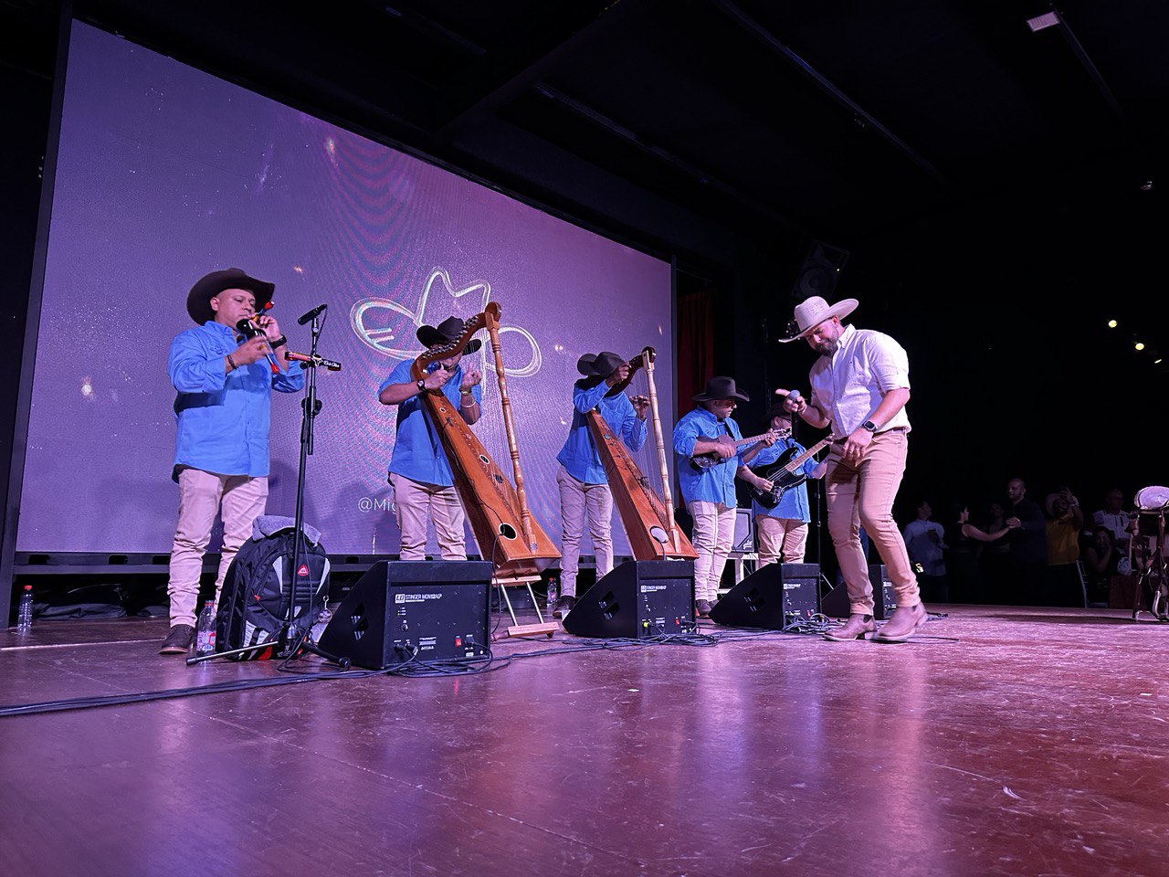 Miguelito Díaz y Los Toros de la Llanura hicieron sonar por primera vez el “Cuatro, arpa y maracas” en el Castillo de San Miguel, Tenerife, España