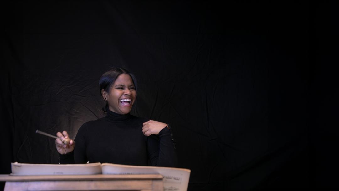 Glass Marcano, la primera mujer latinoamericana  en dirigir la Filarmónica de Bruselas
