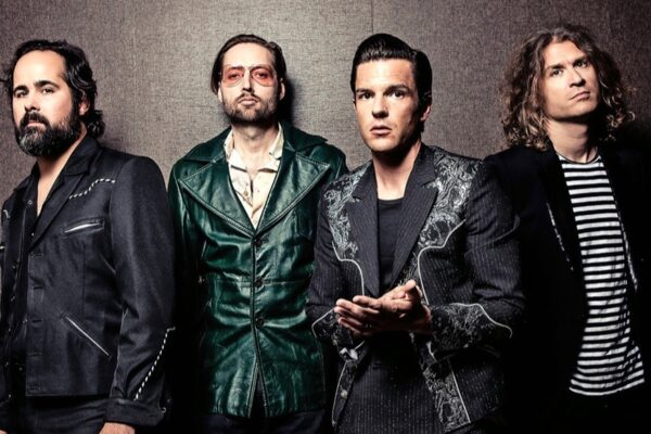 The Killers se disculpan después de invitar a un fan ruso al escenario en Georgia