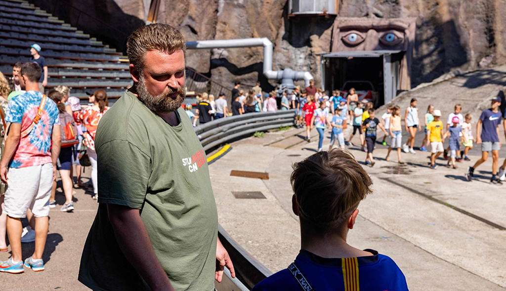 Los especialistas alemanes afectados por la huelga entrenan a los niños durante la congelación del rodaje