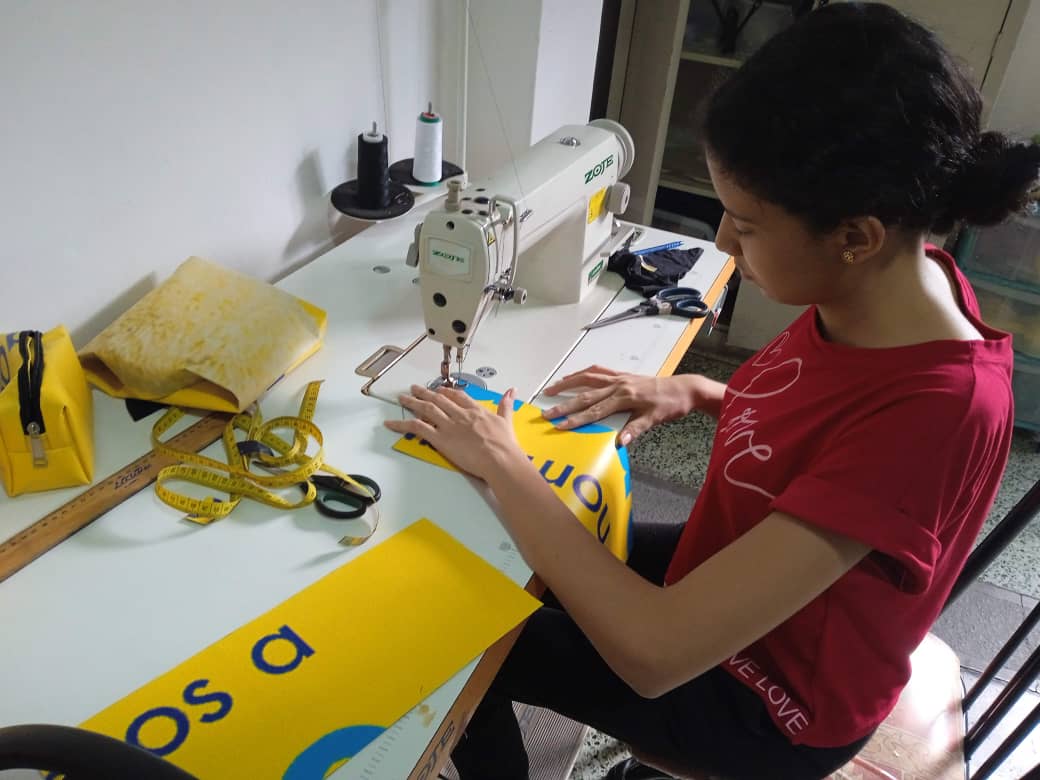 Clientes de EPA en Caracas apoyan proyecto de EFIP “Cosiendo Juntas”