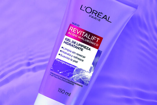 Piel suave y refrescante con Revitalift Ácido Hialurónico Gel Limpiador de L’Oréal Paris