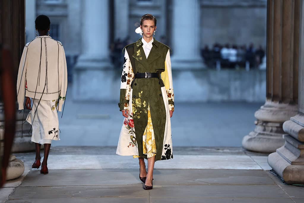 Los monster trucks y la ligereza animan la Semana de la Moda de Londres