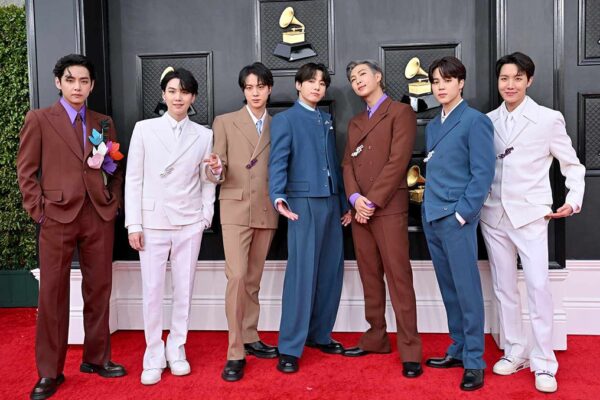 Todos los miembros de BTS renuevan contratos con HYBE