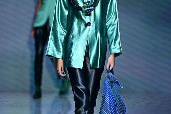 Giorgio Armani cierra la Semana de la Moda de Milán con buenas vibraciones