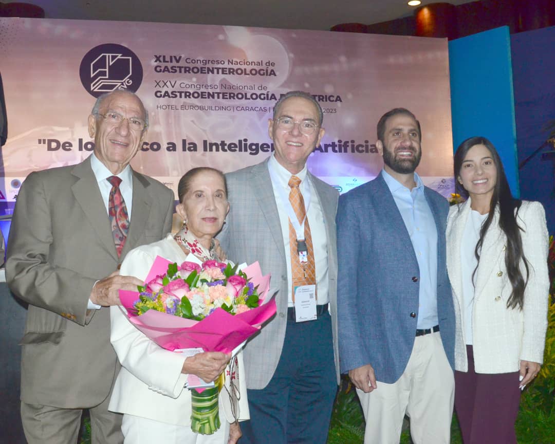 La Dra. Gergette Daoud de Daoud dicta magistral conferencia