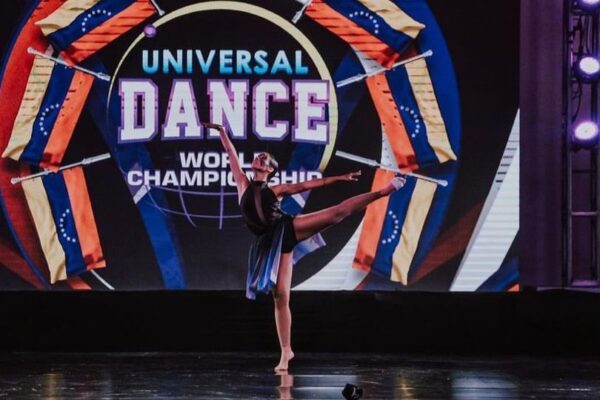 Venezolana busca revalidar su título como Campeona Mundial de Danzas 2023 en México