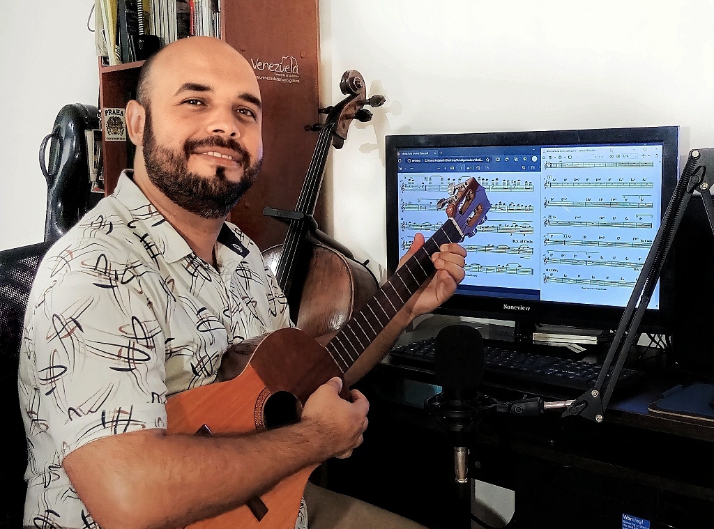 El violonchelista Juan Trujillo presenta su segundo libro dedicado al merengue