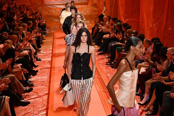 Las cuestiones ecológicas dominan la moda parisina para LV y Stella McCartney