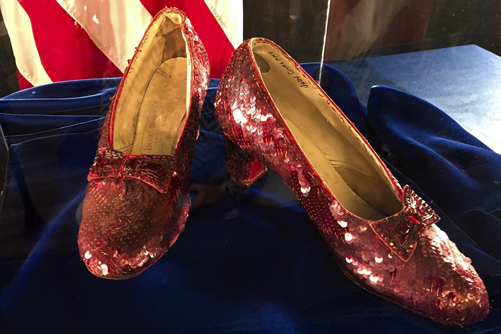 Un hombre estadounidense se declara culpable del robo de unas zapatillas del ‘Mago de Oz’