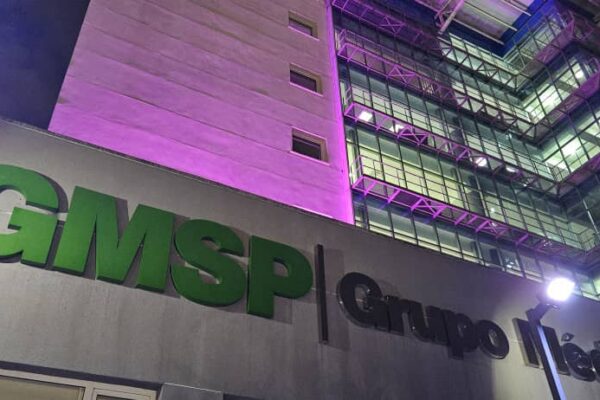 GMSP se iluminó de color rosa en apoyo a lucha contra el cáncer de mamas