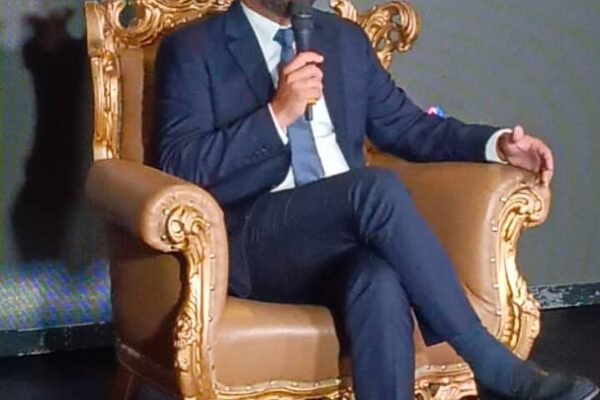 Omar Enrique celebrará 30 años de carrera con documental, concierto y muchos proyectos y sorpresas