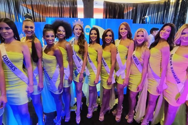 Bellas reinas y espectaculares reyes de Venezuela impactaron en su primer encuentro con la prensa