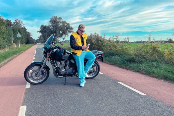 CASTRONOVO NOS PRESENTA SU NUEVO VIDEO “NO SÉ”