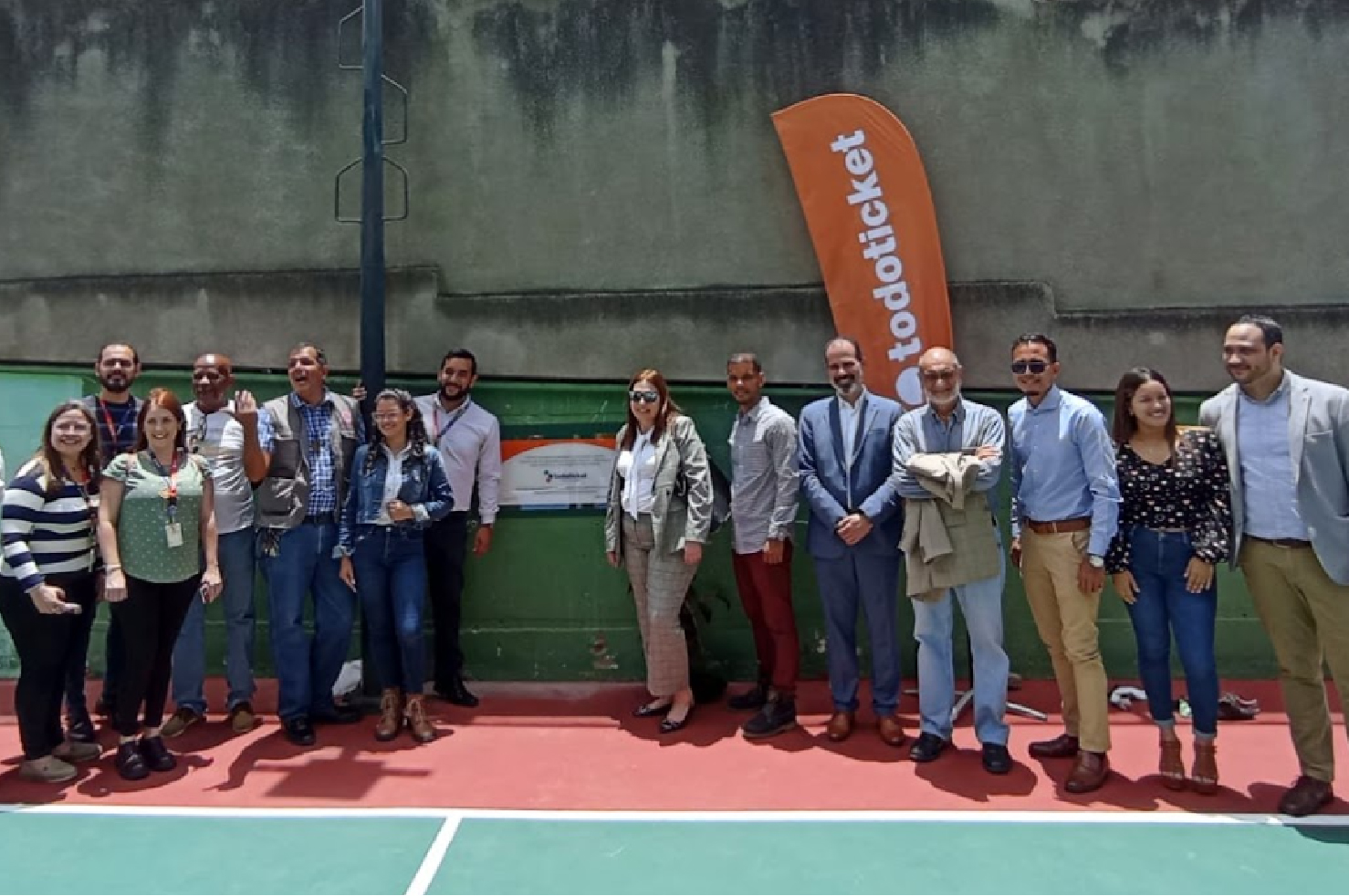 Todoticket renueva cancha deportiva de Centro Don Bosco