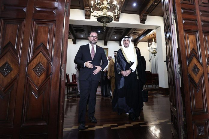 Canciller Iván Gil recibe Copias de Estilo del Embajador del Estado de Kuwait en Venezuela