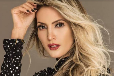 Auri Castillo presenta su primer libr “Ni princesa, ni guerrera“