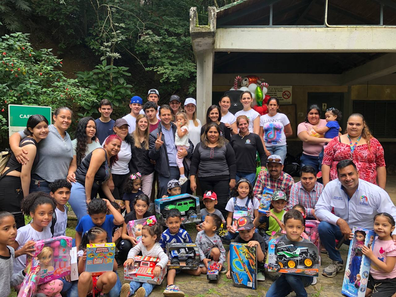 La alcaldía de El Hatillo entregó más de 1.500 juguetes durante estas navidades