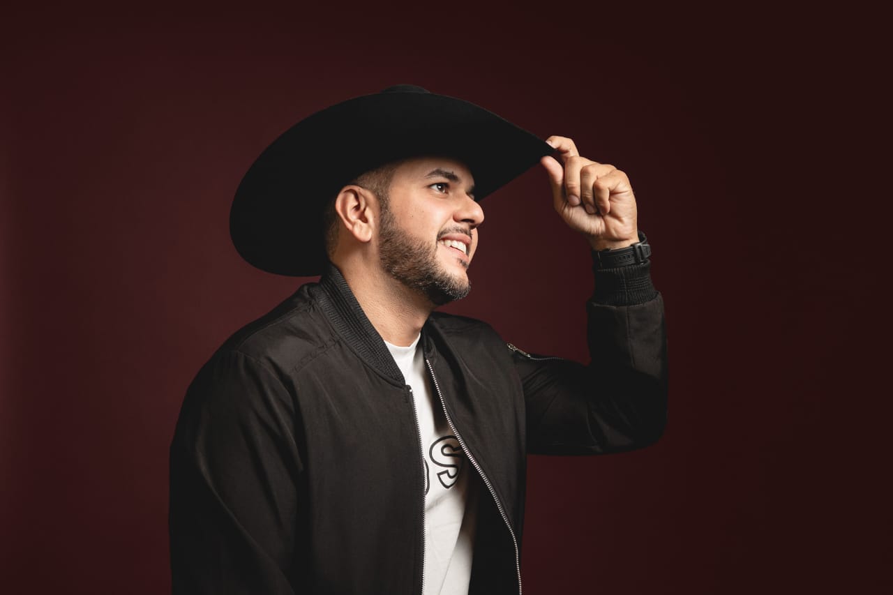 César Mendoza lanza su álbum de música llanera como solista