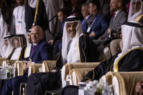 Emir expresa la felicidad de Qatar por albergar la Copa Asiática
