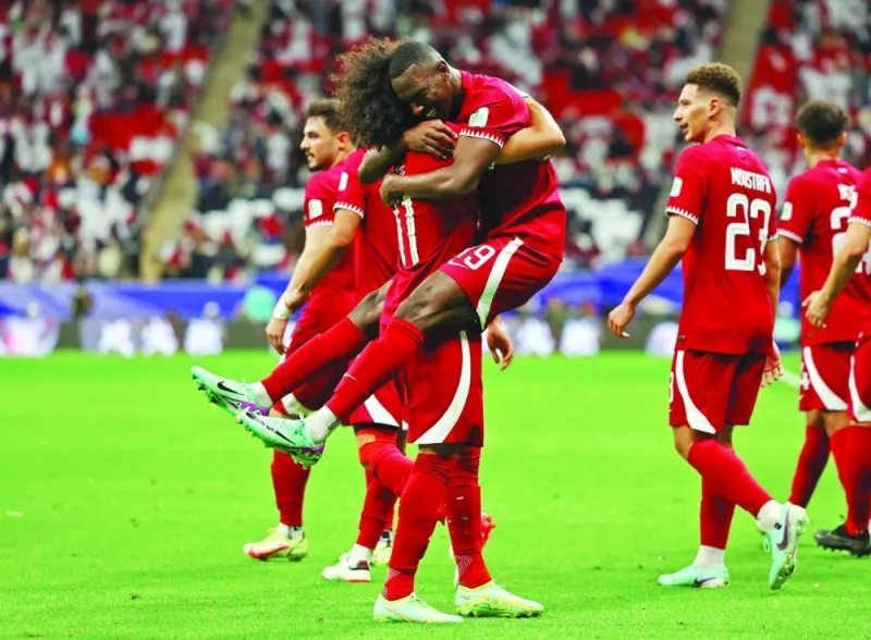 Afif mete a Qatar en octavos de final