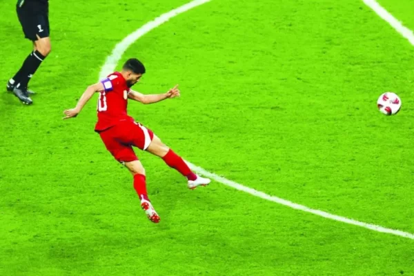 Qatar se mantiene perfecto al derrotar a China 1-0