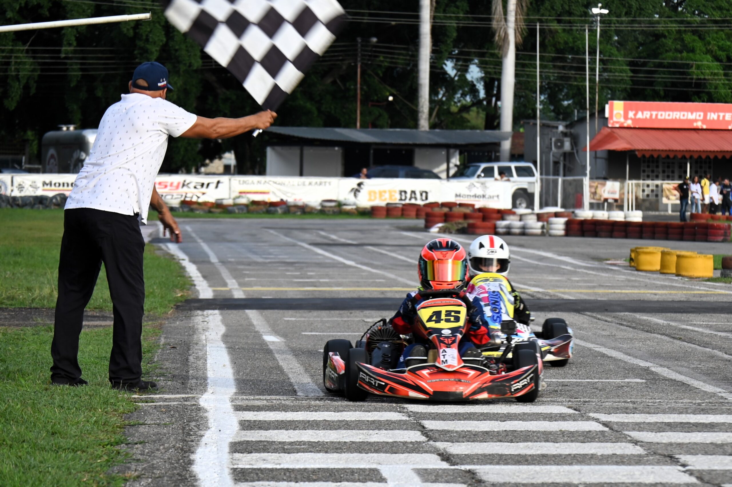 Sebastián Serenelli apunta alto en el karting nacional