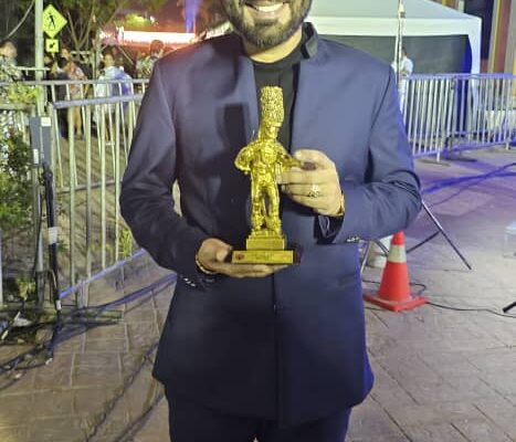 Omar Enrique recibe el “Congo de oro”, la máxima distinción del Carnaval de Barranquilla