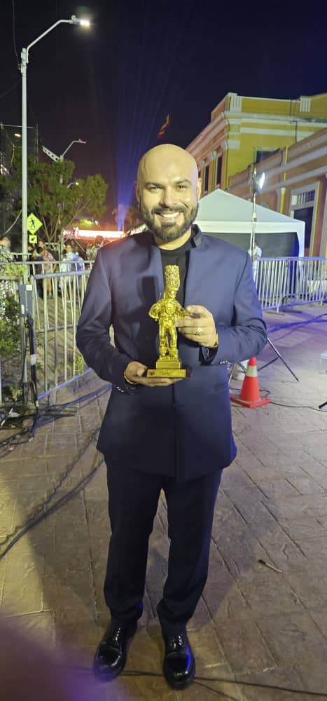 Omar Enrique recibe el “Congo de oro”, la máxima distinción del Carnaval de Barranquilla
