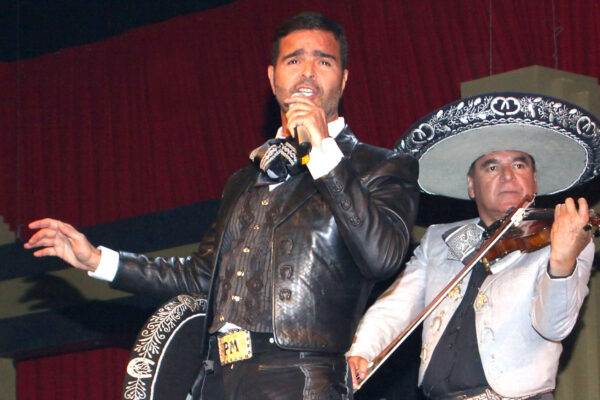 En su concierto de este 9 de marzo en Lechería: Pablo Montero rinde homenaje a la mujer venezolana