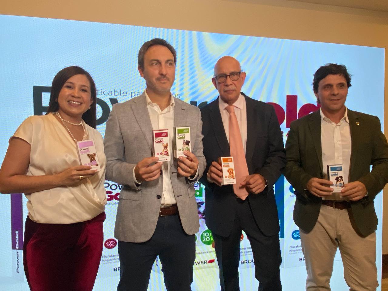 Llega a Venezuela Power Gold, bocadito masticable para caninos contra pulgas y garrapatas