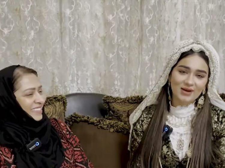 Diseñadora saudita revive trajes y recuerdos patrimoniales