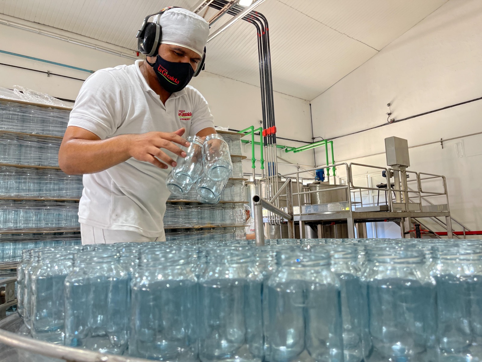 Alimentos La Giralda con 9 territorios comerciales a nivel nacional, una empresa que evoluciona y tiene 80 años construyendo país