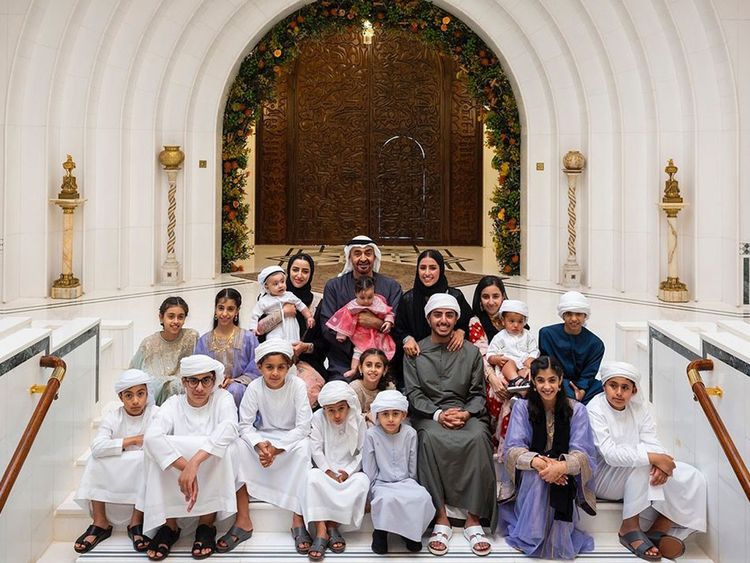 El presidente de los Emiratos Árabes Unidos comparte una foto familiar en Eid Al Fitr
