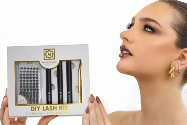 Profundiza e Intensifica tu Mirada con el nuevo  Kit de Pestañas DIY de María Yánez