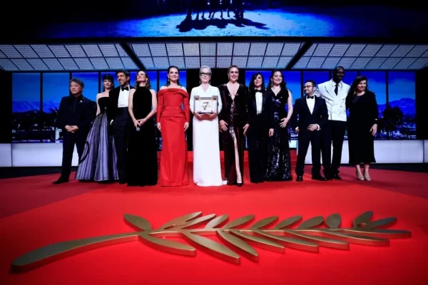 Meryl Streep homenajeada en la inauguración del dramático Festival de Cine de Cannes