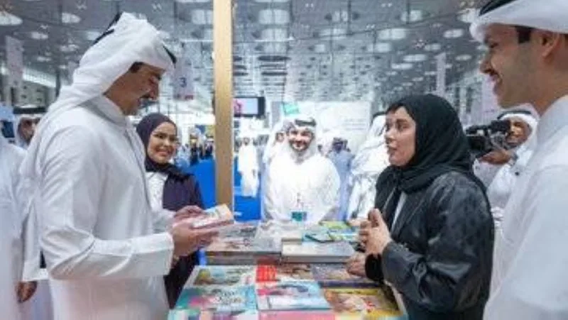 Emir de Qatar visita la 33ª Feria Internacional del Libro de Doha