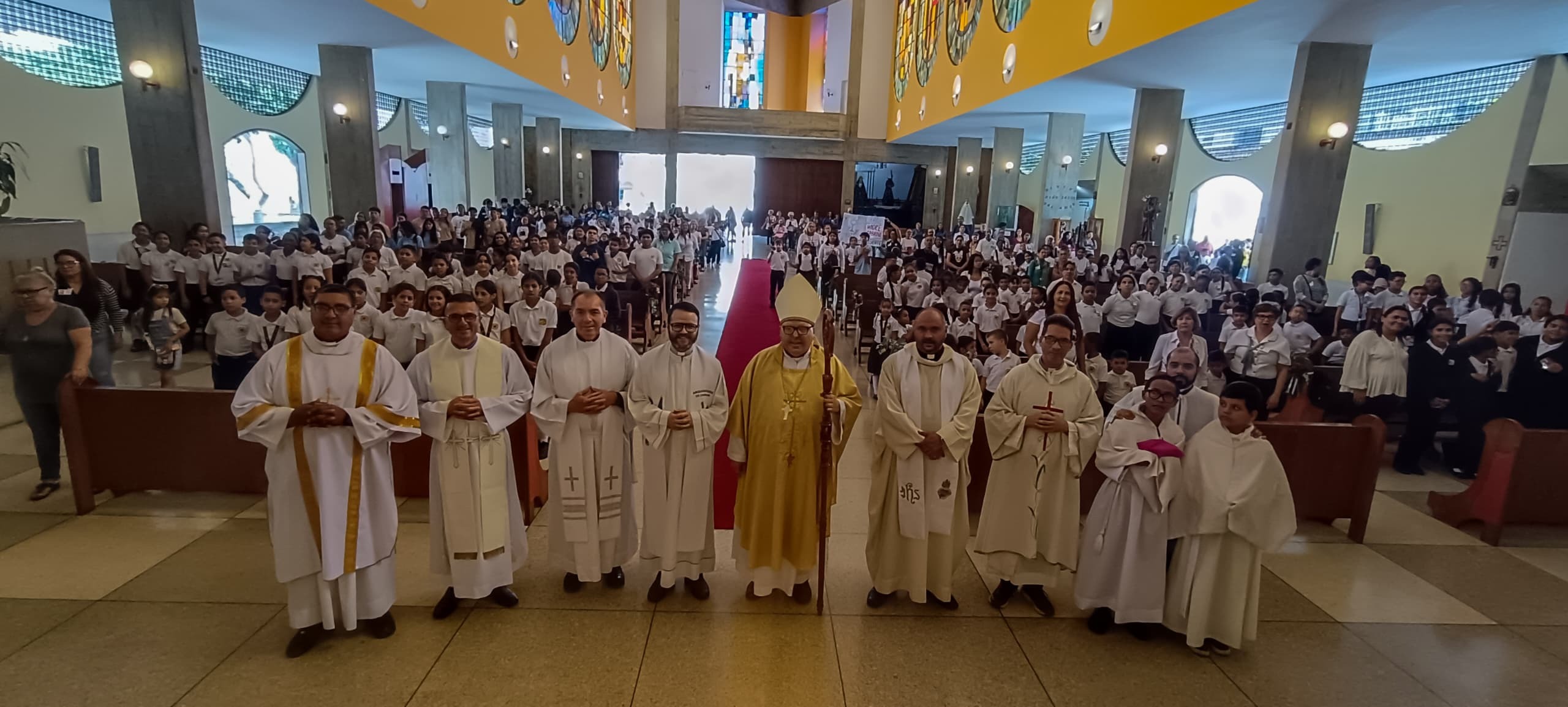 Festival Eucarístico para la consagración de colegios Parroquiales al Santísimo Sacramento del Altar