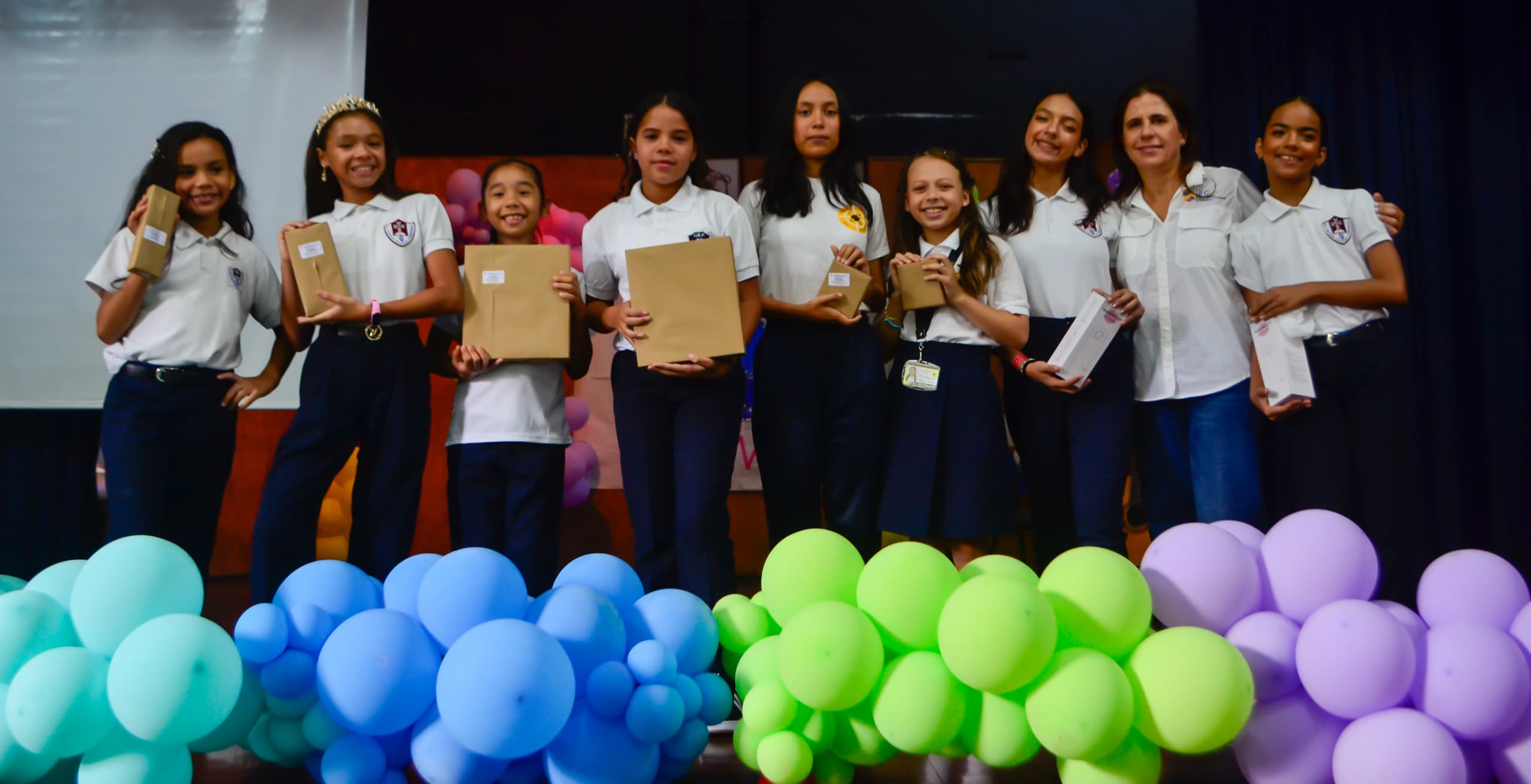 DESBORDE DE TALENTO EN EL  PRIMER FESTIVAL DE LA VOZ PARROQUIAL 2024