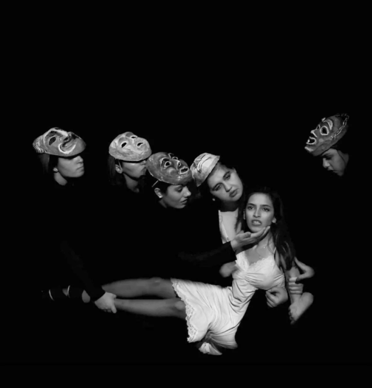 “El teatro es una herramienta poderosa para la iluminación y el cambio social”.