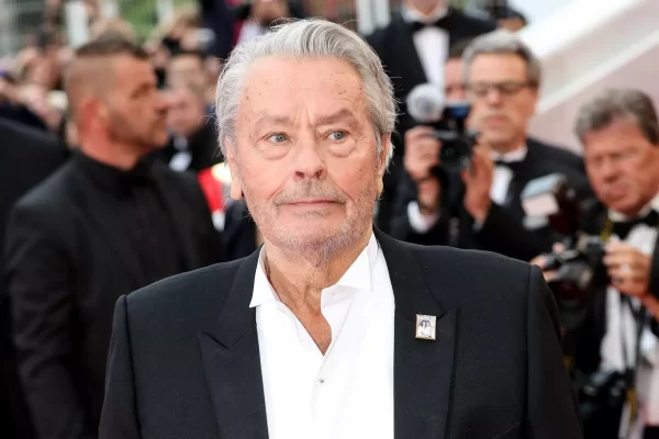 El legendario  y guapo actor francés Alain Delon se marcha a la Eternidad