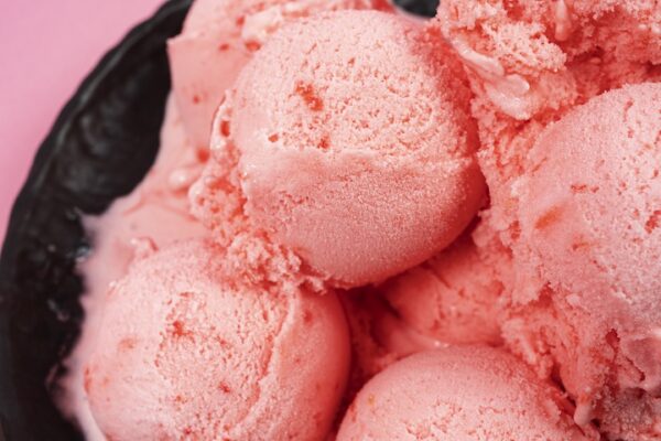 Sundae de fresa es la combinación perfecta de cremosidad y dulzura frutal