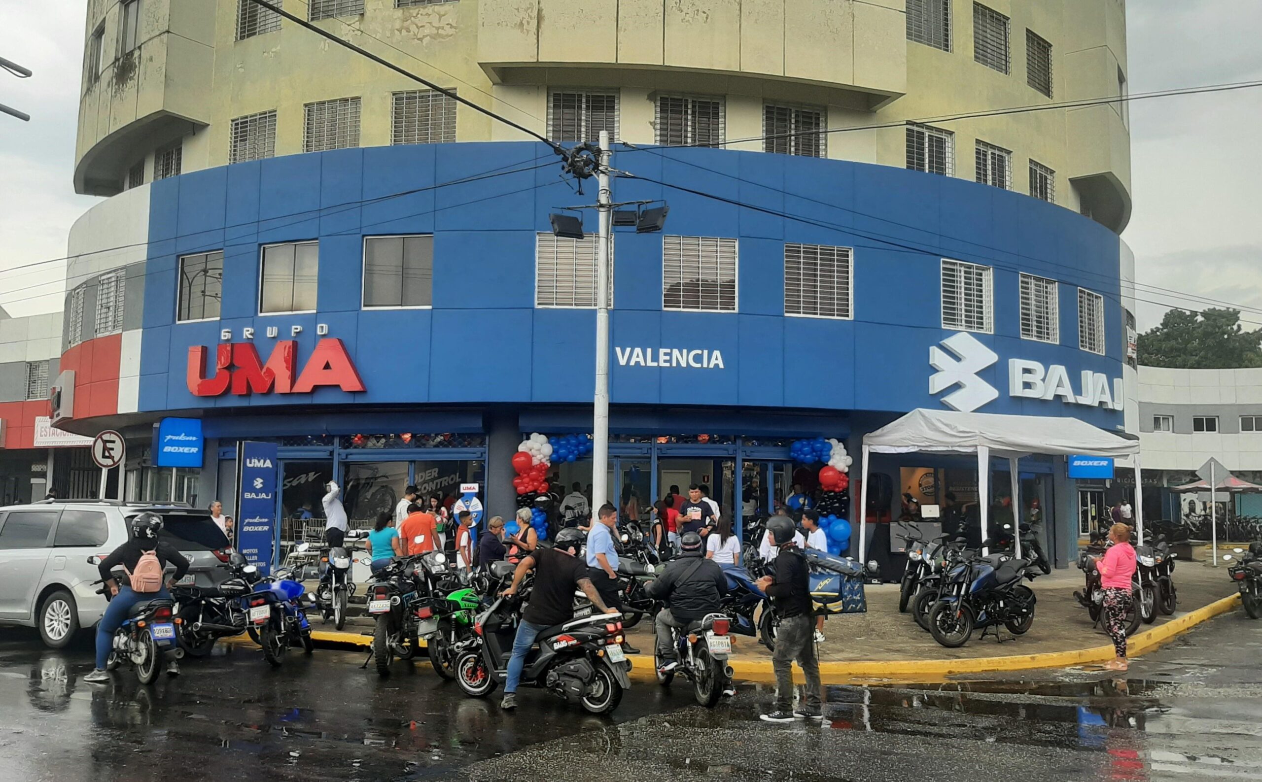 Motos Bajaj inaugura su primera tienda en Valencia