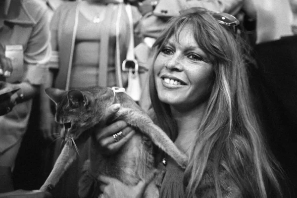 Saint-Tropez honra a la leyenda del cine Brigitte Bardot cuando cumple 90 años
