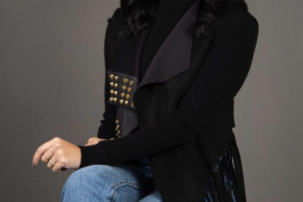 Jenny Ahumada de Fraija asume nuevos retos en la segunda temporada del podcast “De primera”