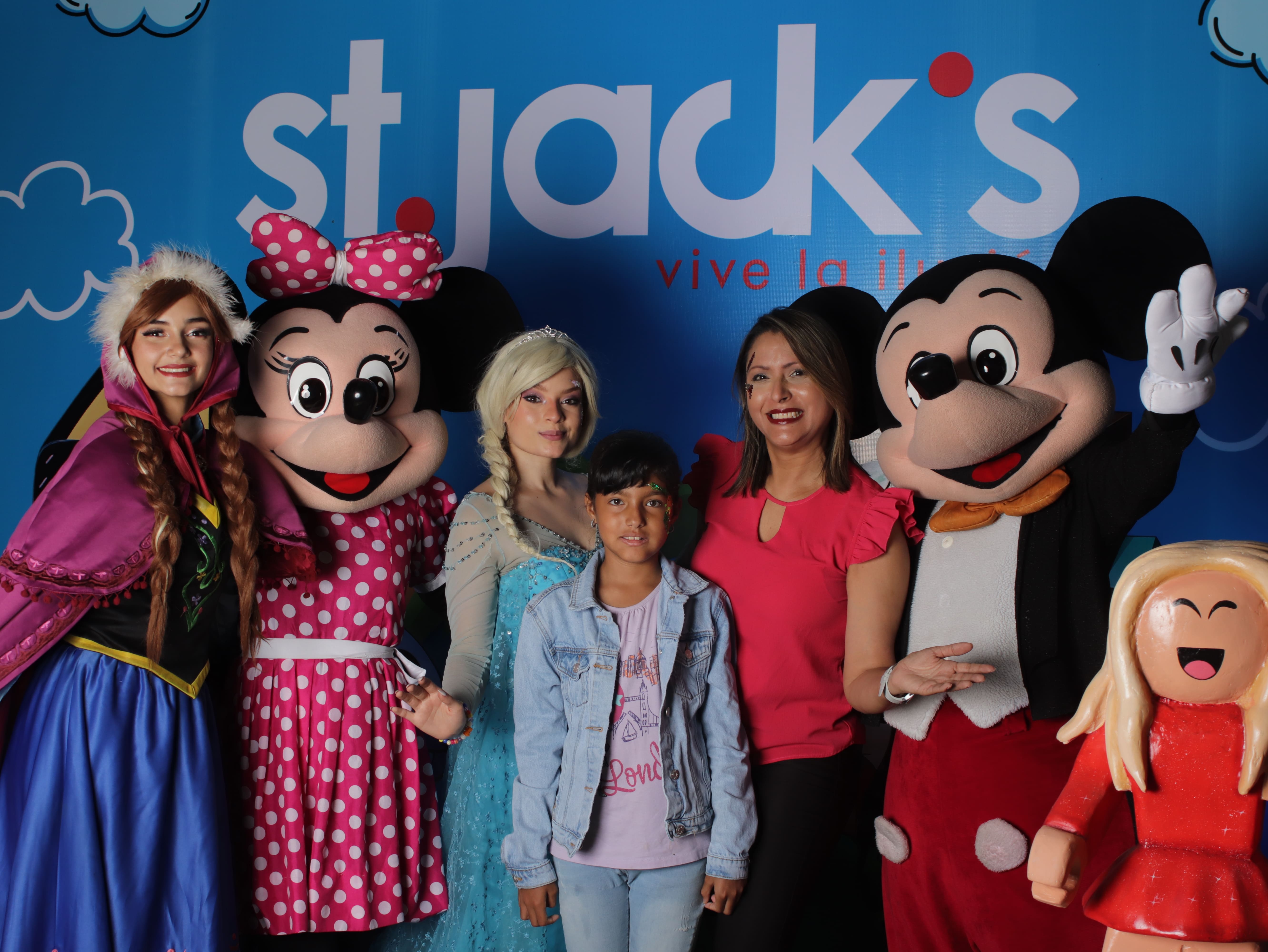 Con ropa bellísima,  el mundo de St. Jacks abrió sus puertas en el Centro Comercial Cerro Verde