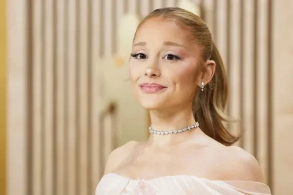 Ariana Grande sorprende a sus fans con la edición Deluxe de ‘Eternal Sunshine’